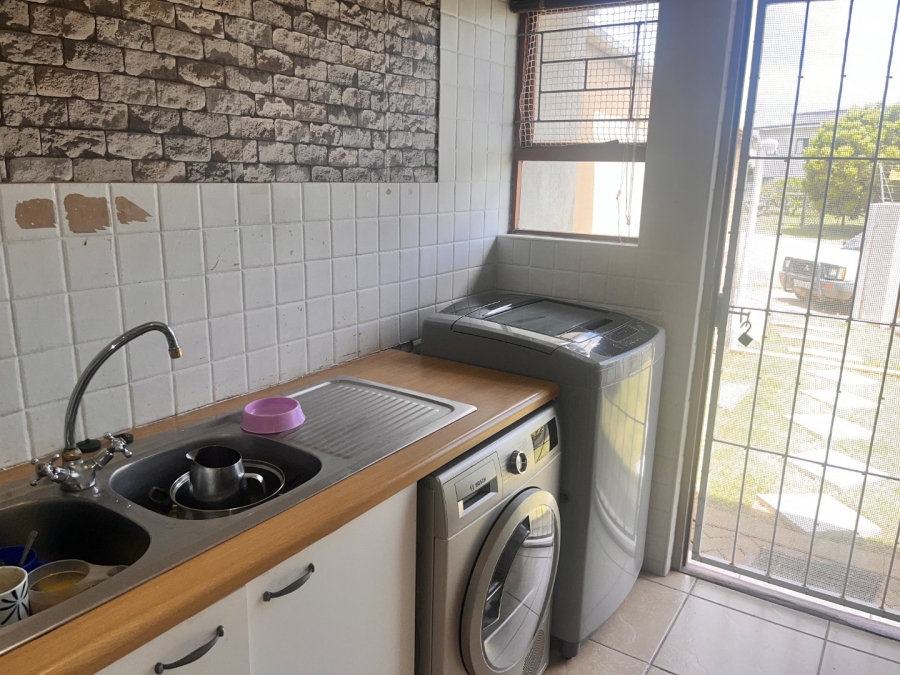 4 Bedroom Property for Sale in Wavecrest Eastern Cape